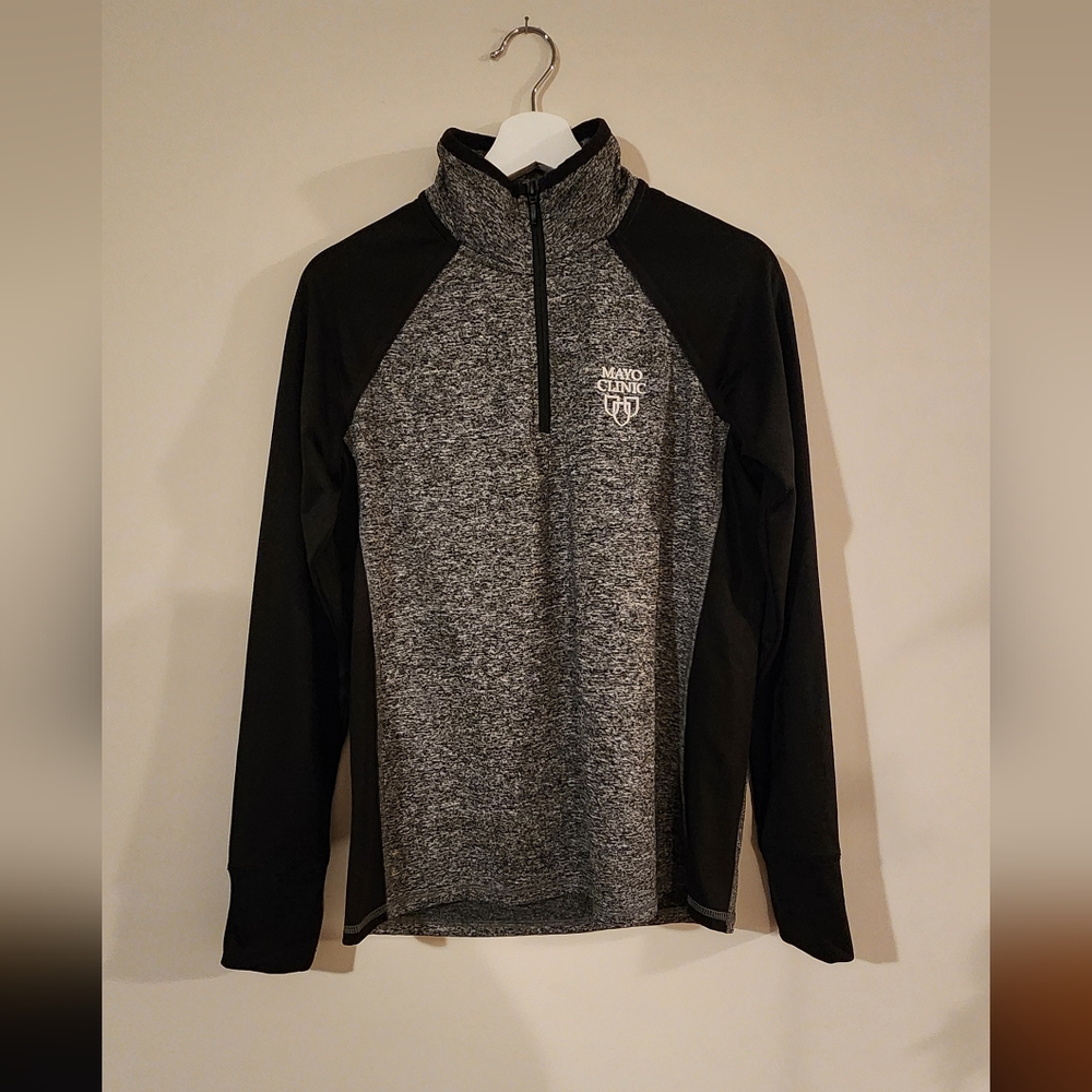 Mayo Clinic Long sleeve 1/4 zip Top Heather Grey and Black Large